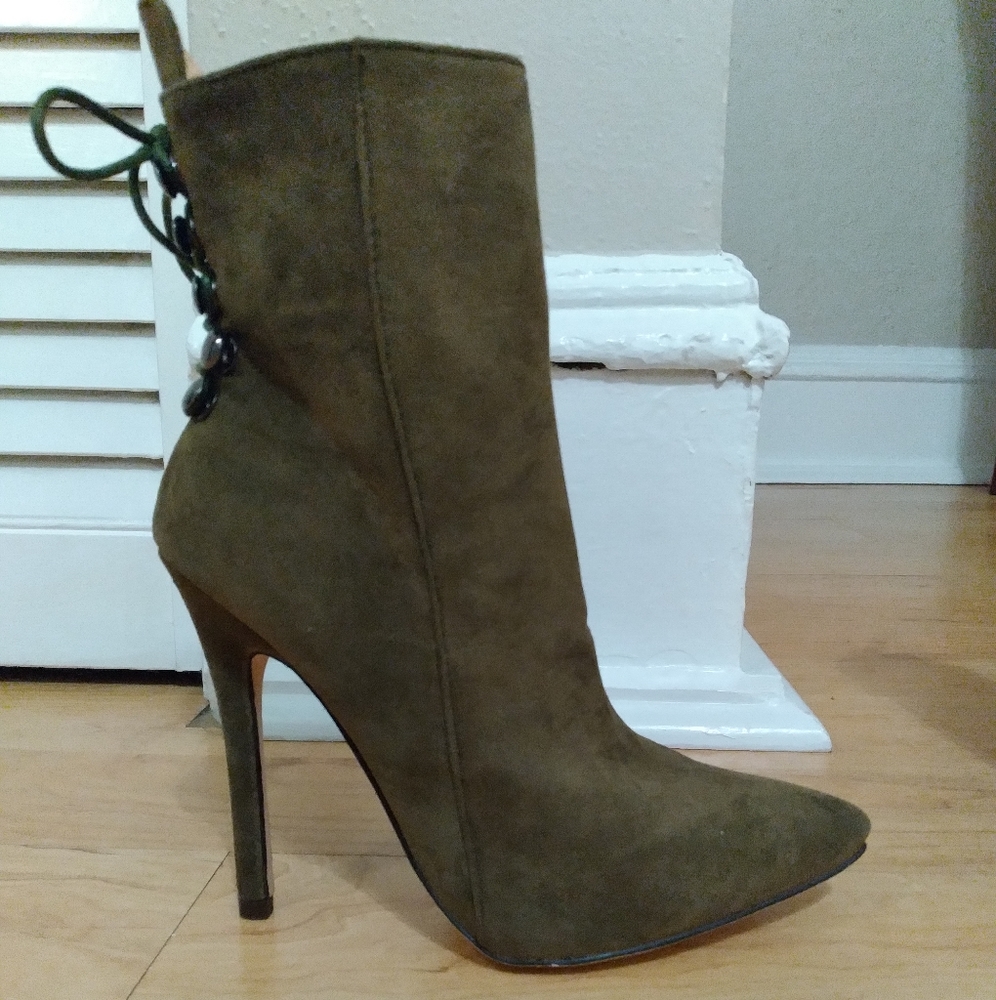 NEW Chase + Chloe Summit-2 Green Suede Stiletto Booties Size 6